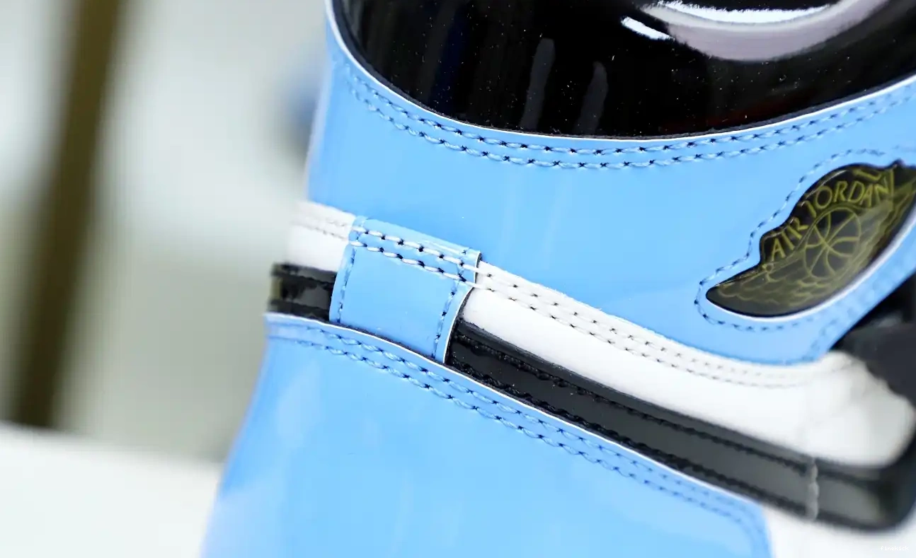 HIGH JORDAN OG AIR RETRO 1 'FEARLESS' 0324